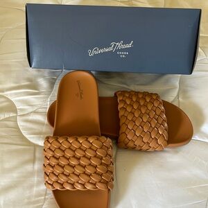 Universal thread sandals brand new never worn